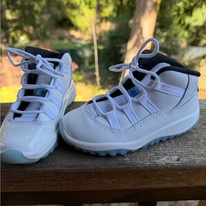 Jordan 11 Legend Blue